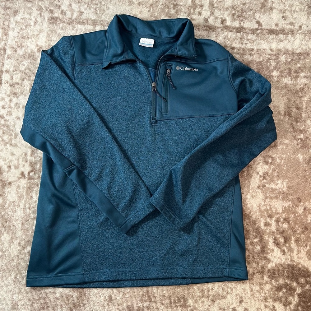 Columbia navy blue pull over